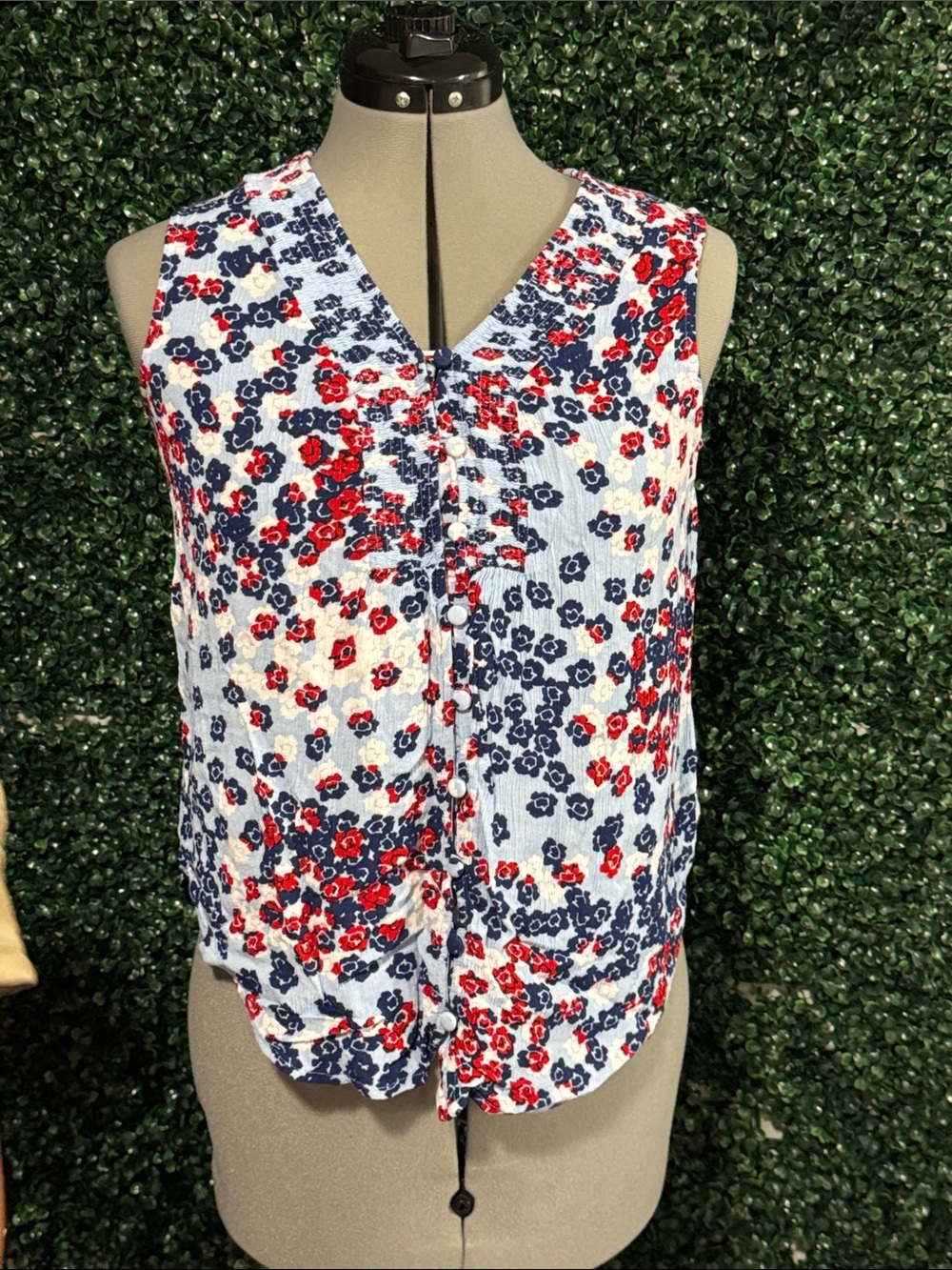 Sleeveless Floral Button-Front Top - White with Red & Navy